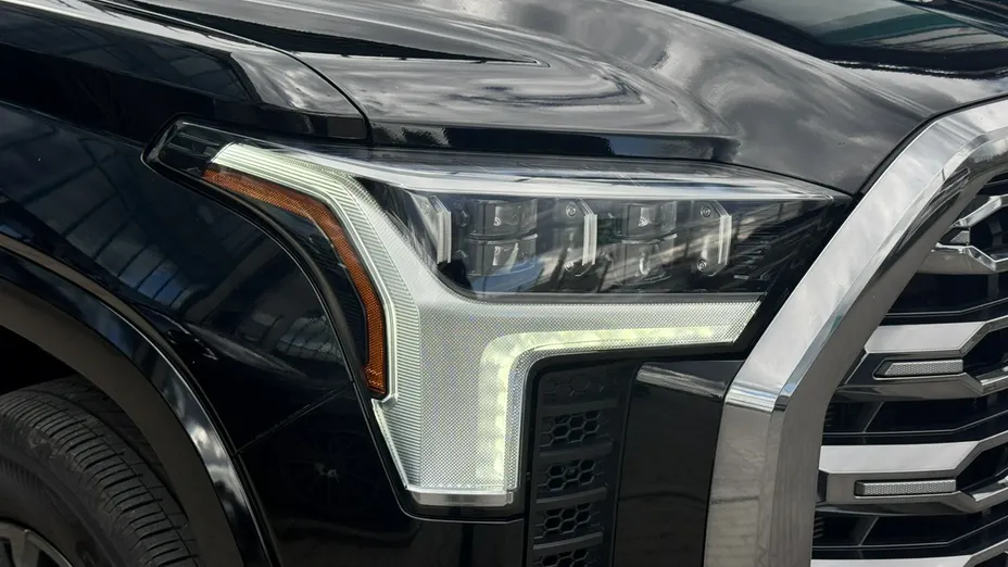 TOYOTA Tundra -
