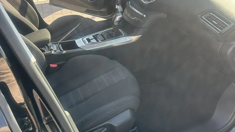 PEUGEOT 308 -