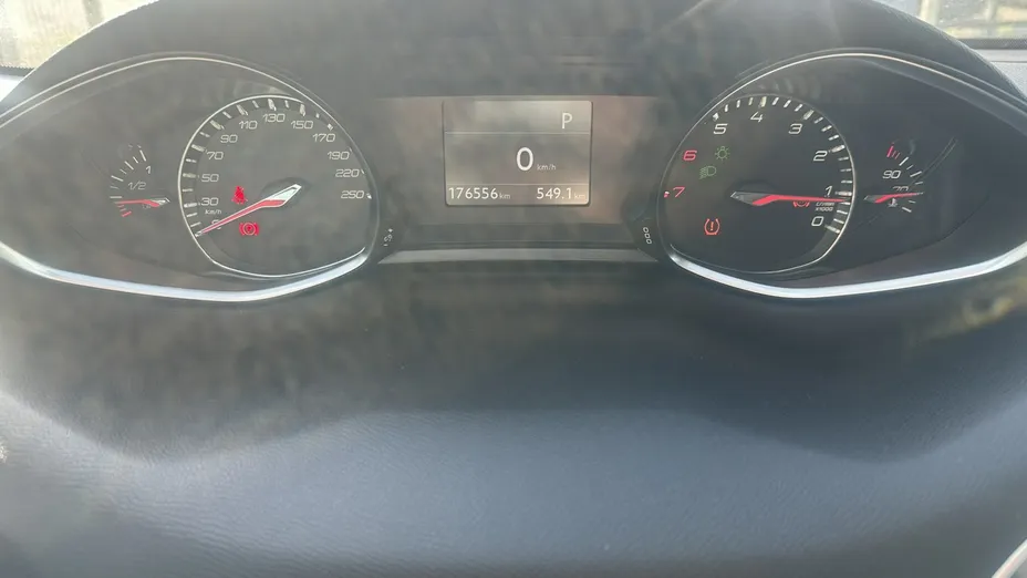 PEUGEOT 308 -