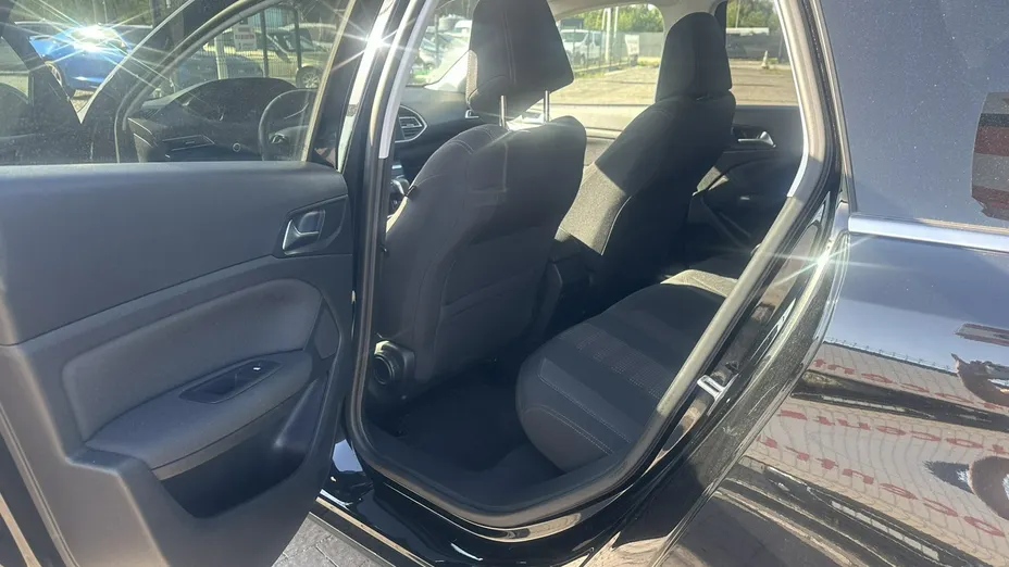 PEUGEOT 308 -