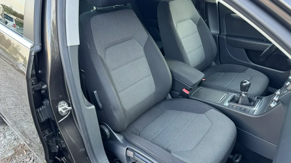 VOLKSWAGEN Passat -