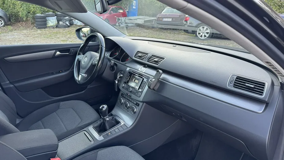 VOLKSWAGEN Passat -