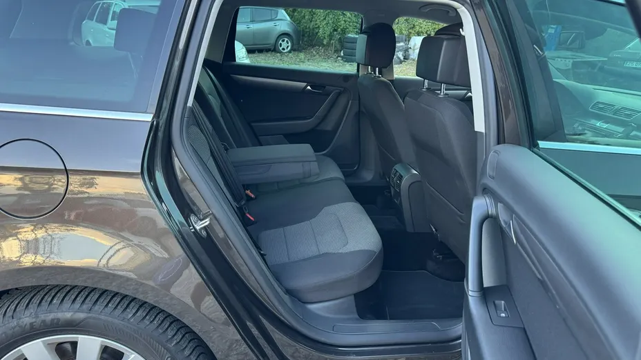 VOLKSWAGEN Passat -