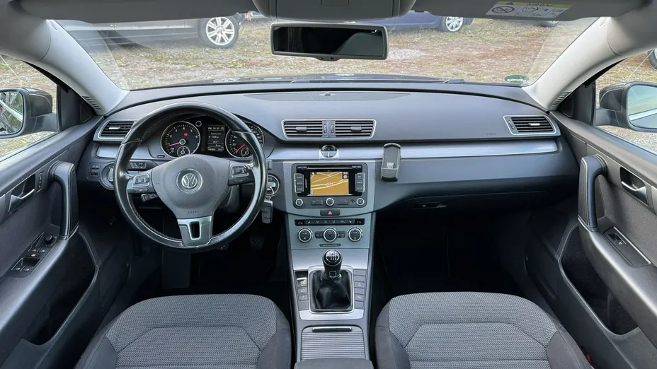 VOLKSWAGEN Passat -