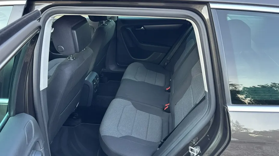 VOLKSWAGEN Passat -