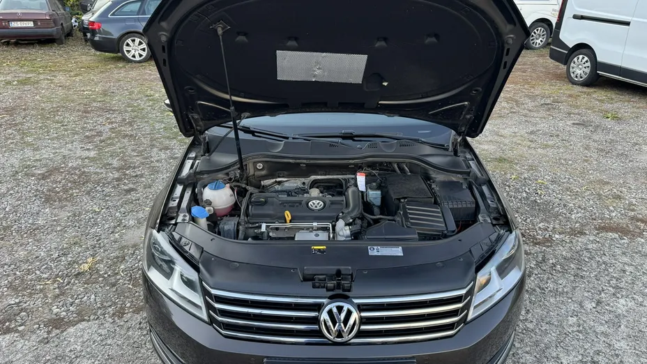 VOLKSWAGEN Passat -