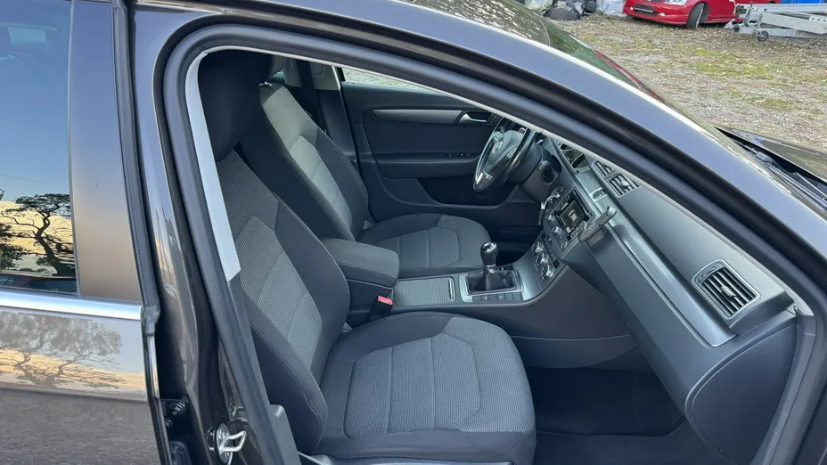 VOLKSWAGEN Passat -
