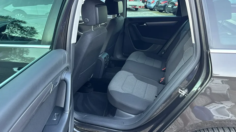 VOLKSWAGEN Passat -