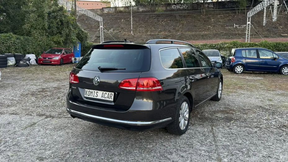 VOLKSWAGEN Passat -