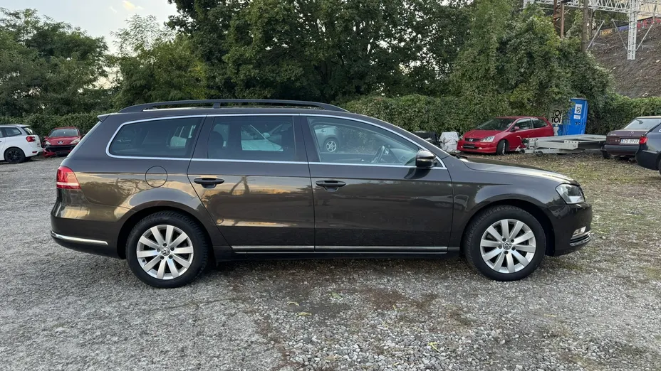 VOLKSWAGEN Passat -
