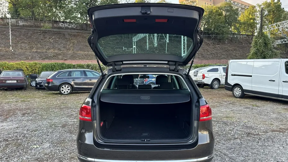VOLKSWAGEN Passat -