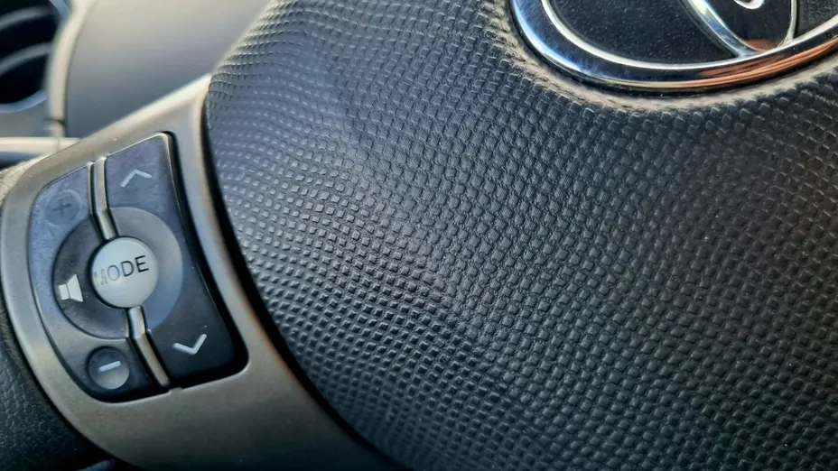TOYOTA Yaris -