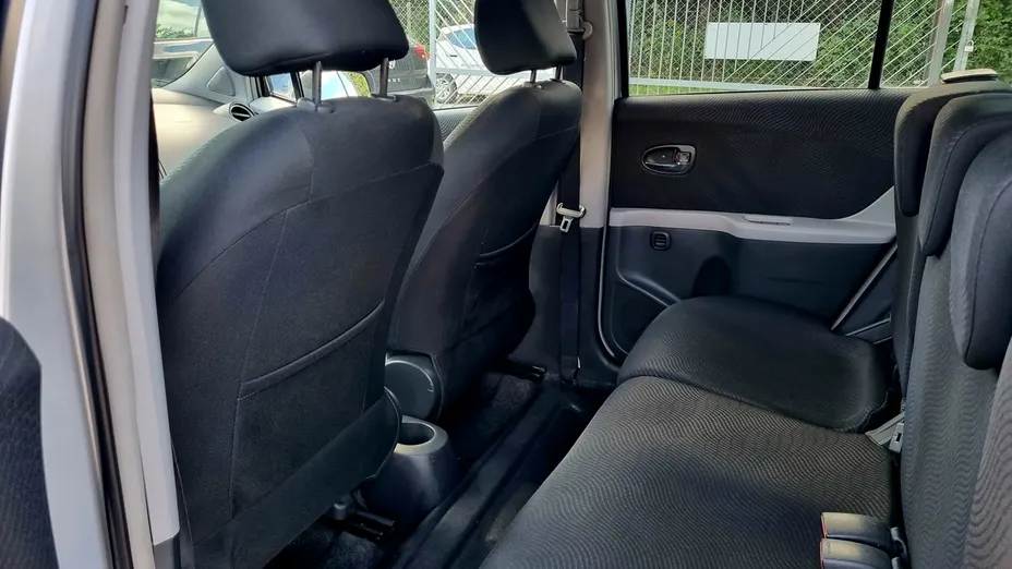 TOYOTA Yaris -