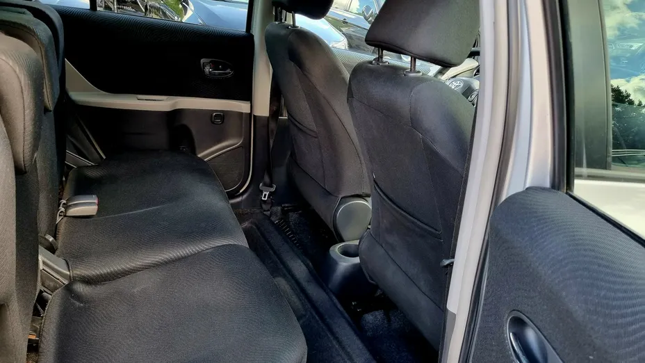 TOYOTA Yaris -