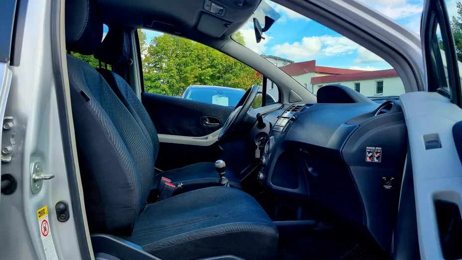 TOYOTA Yaris -