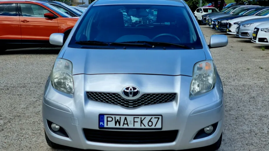 TOYOTA Yaris -