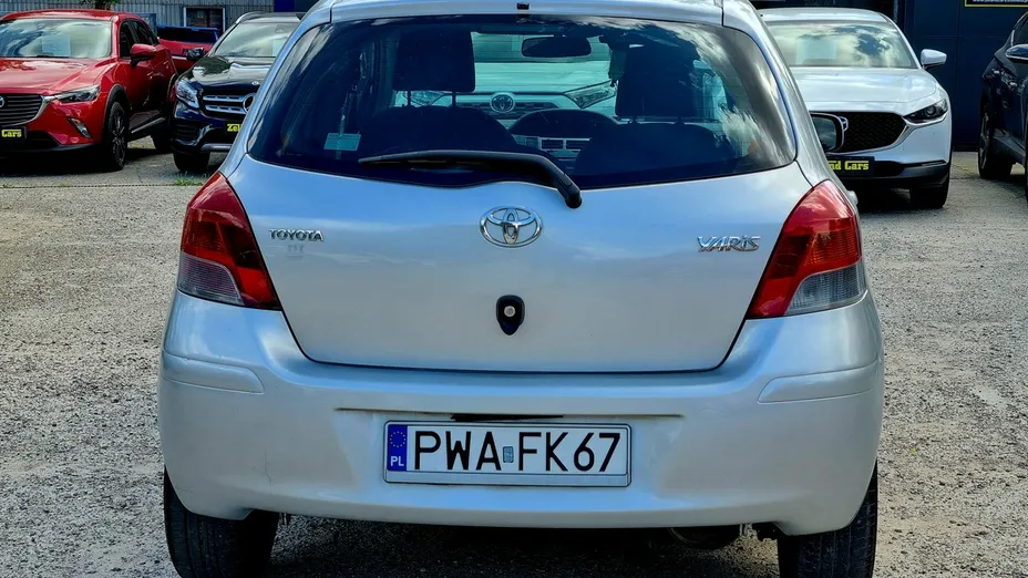 TOYOTA Yaris -