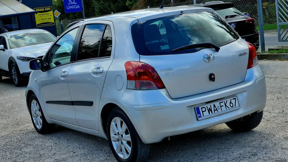 TOYOTA Yaris -