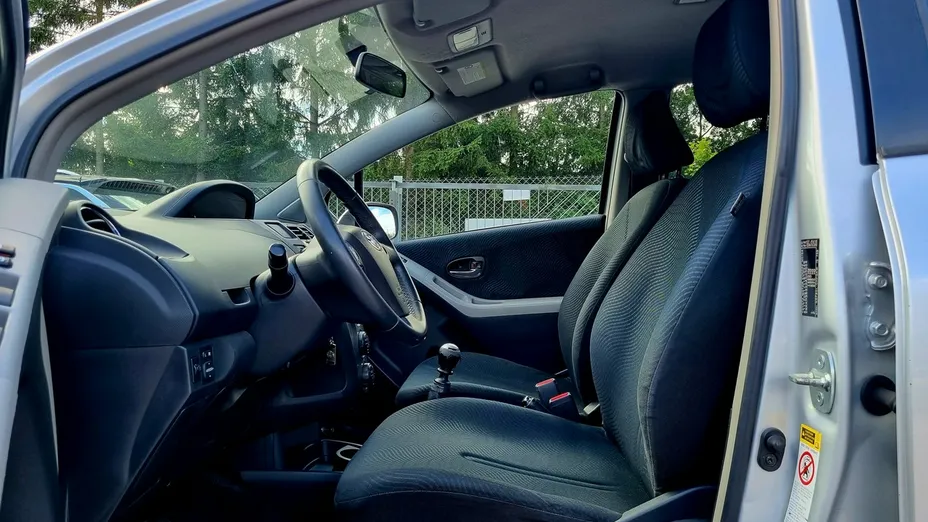 TOYOTA Yaris -
