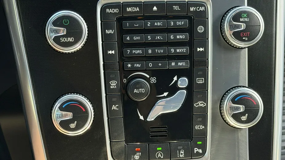 VOLVO XC60 -