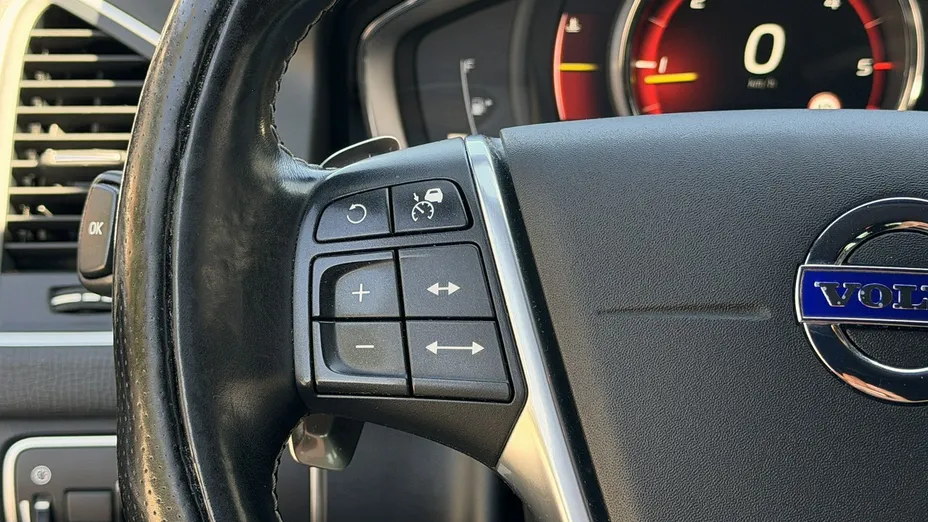 VOLVO XC60 -