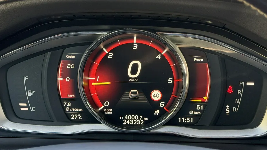 VOLVO XC60 -
