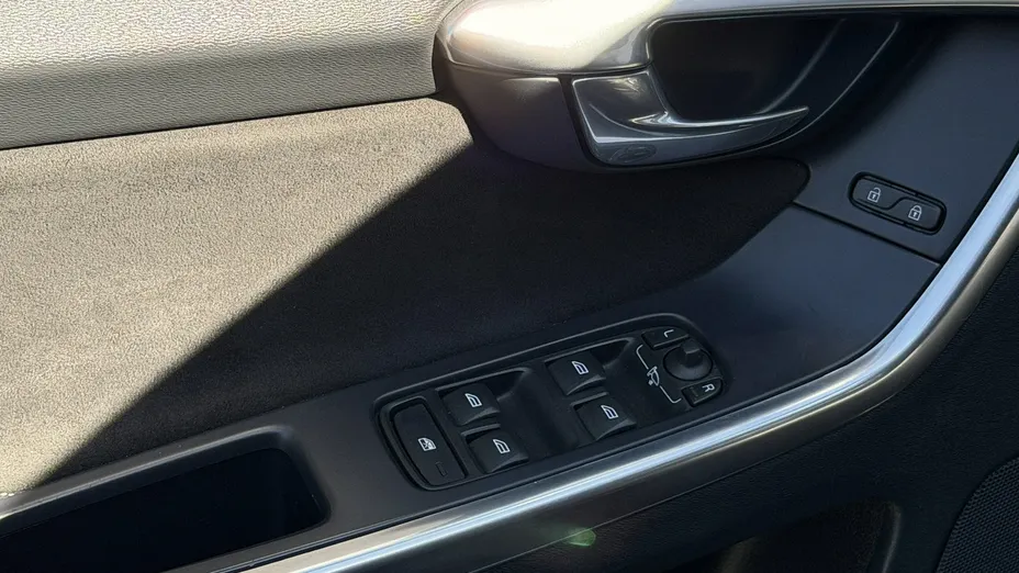 VOLVO XC60 -