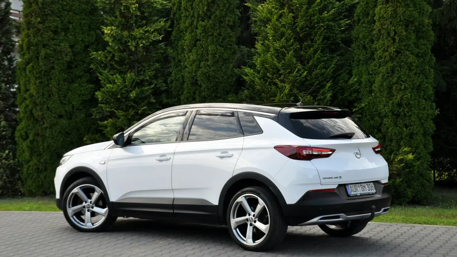 OPEL Grandland X -