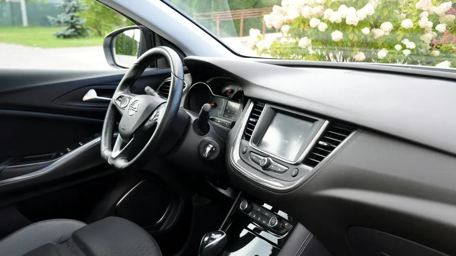 OPEL Grandland X -