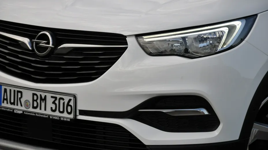 OPEL Grandland X -