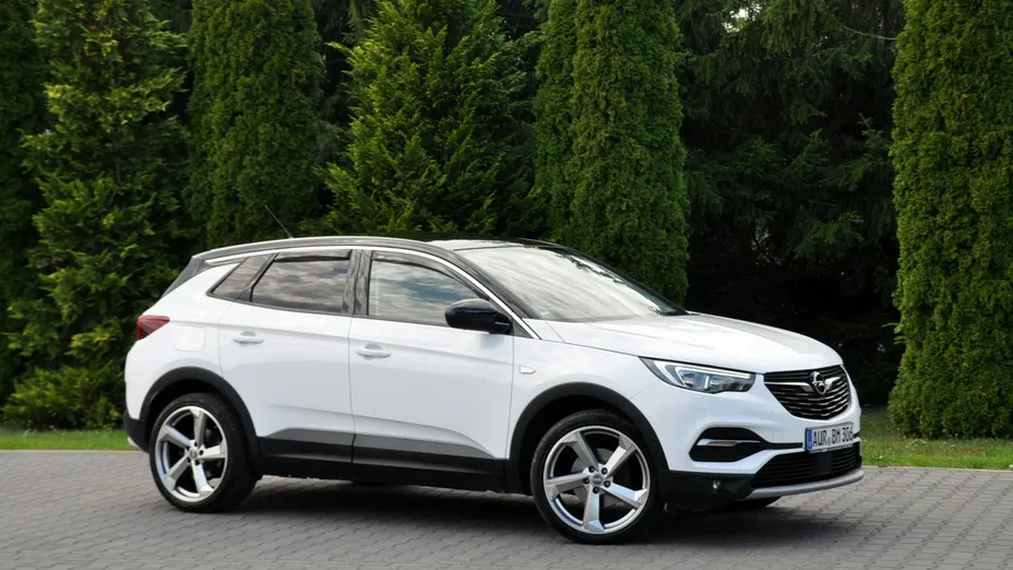 OPEL Grandland X -