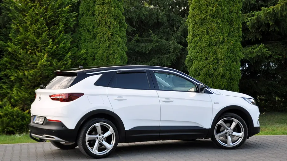OPEL Grandland X -