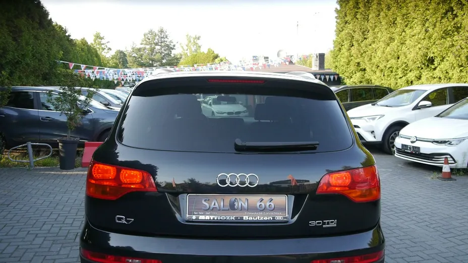 AUDI Q7 -