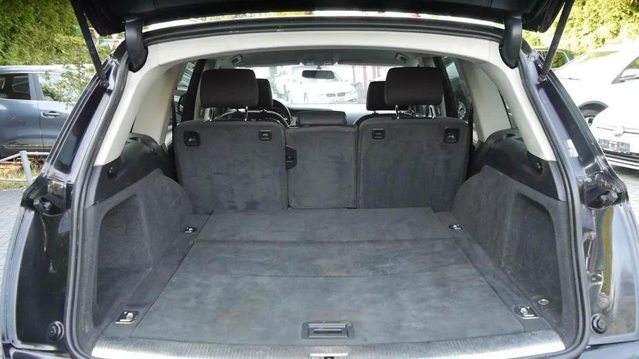 AUDI Q7 -