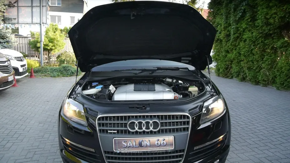 AUDI Q7 -