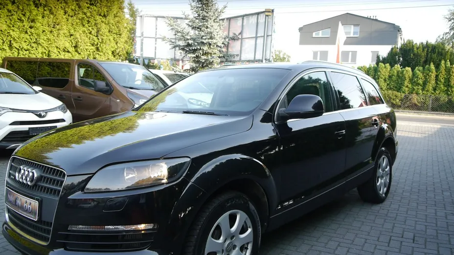 AUDI Q7 -