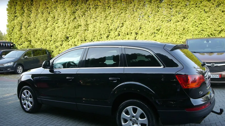 AUDI Q7 -