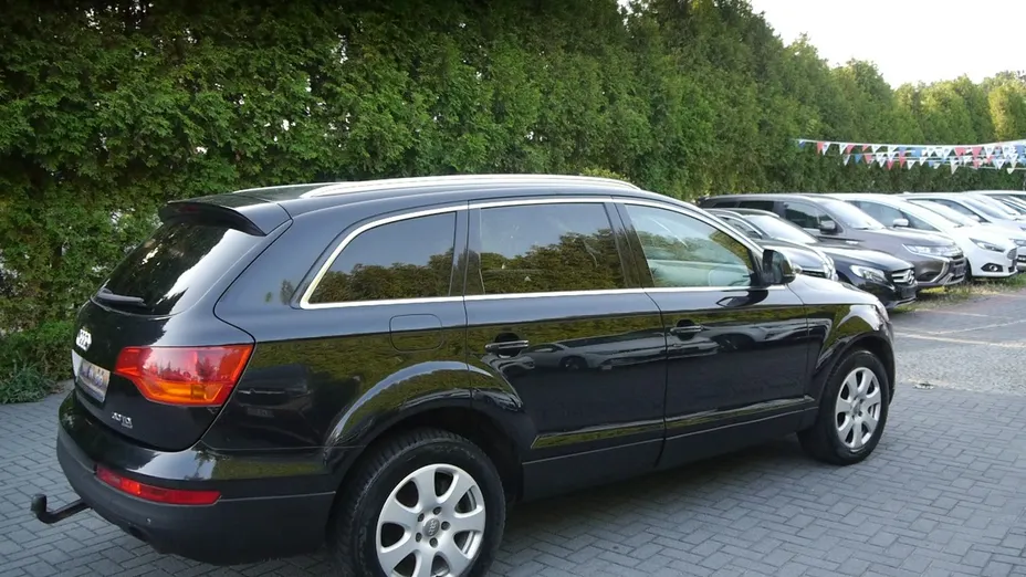 AUDI Q7 -