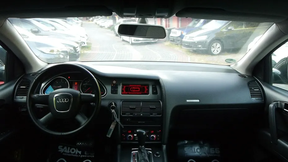 AUDI Q7 -
