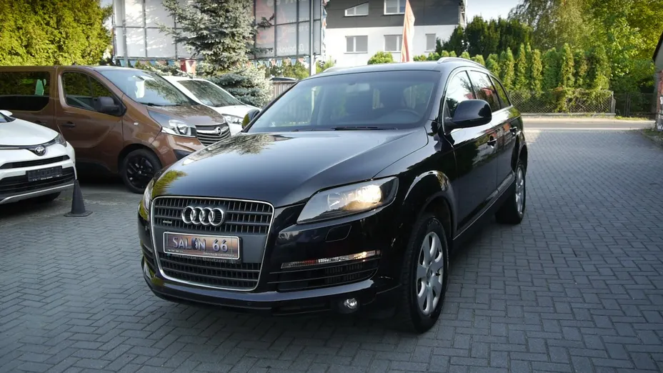 AUDI Q7 -