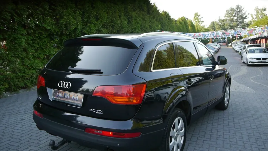 AUDI Q7 -