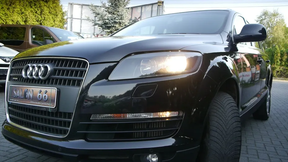 AUDI Q7 -