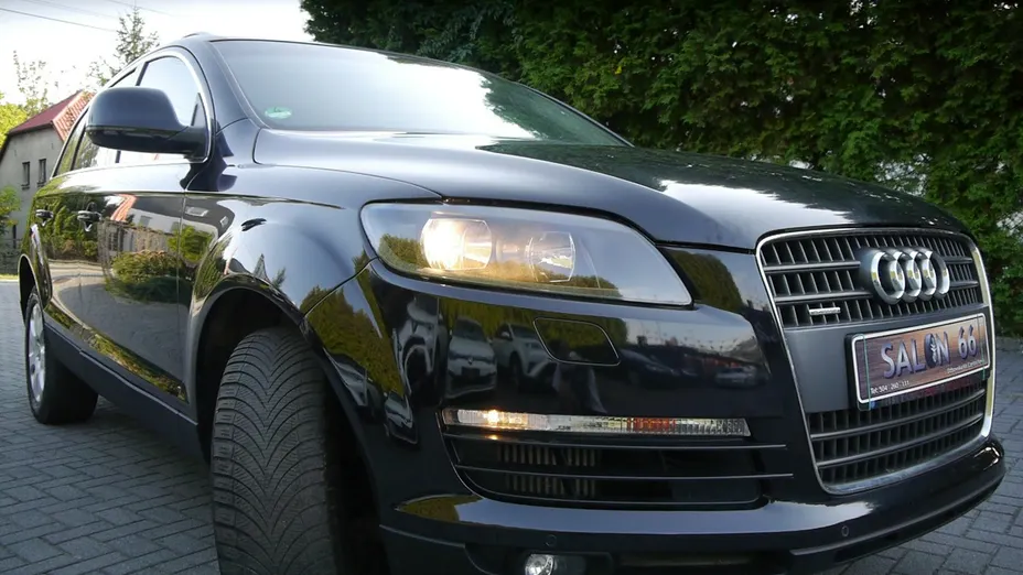 AUDI Q7 -