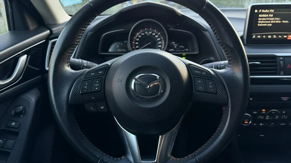 MAZDA 3 -
