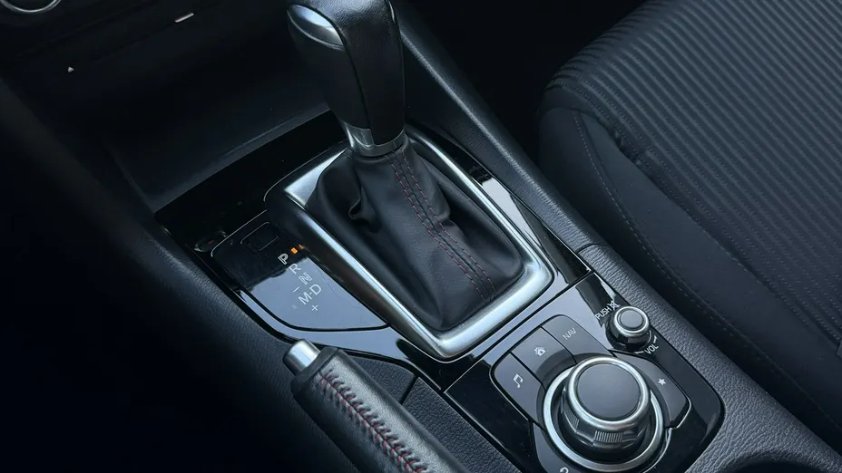 MAZDA 3 -