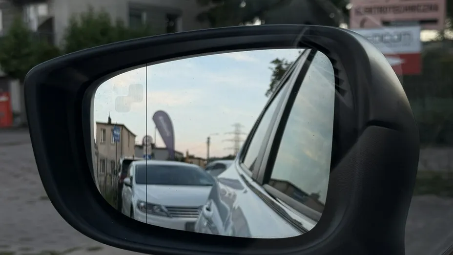 MAZDA 3 -
