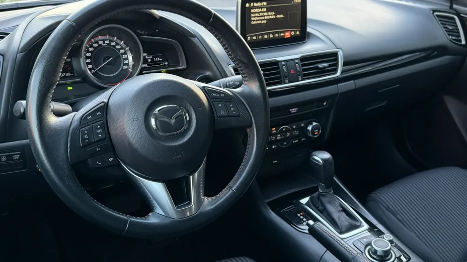 MAZDA 3 -