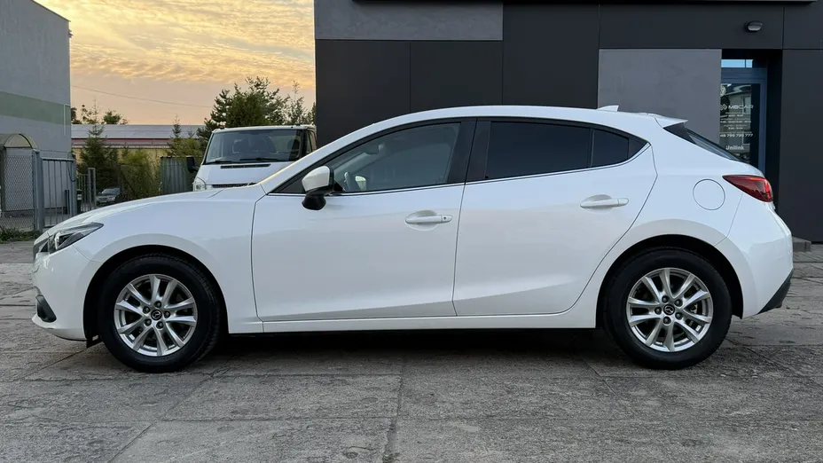 MAZDA 3 -