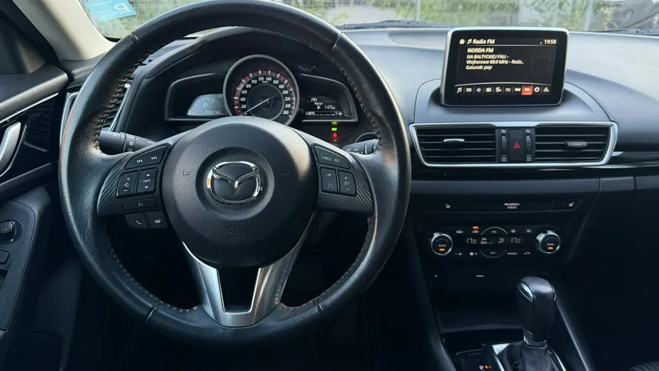 MAZDA 3 -