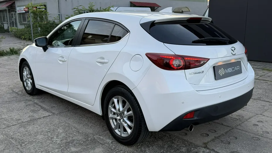 MAZDA 3 -